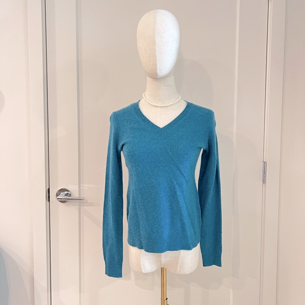 NWT Charter Club 100% cashmere teal v-neck sweater